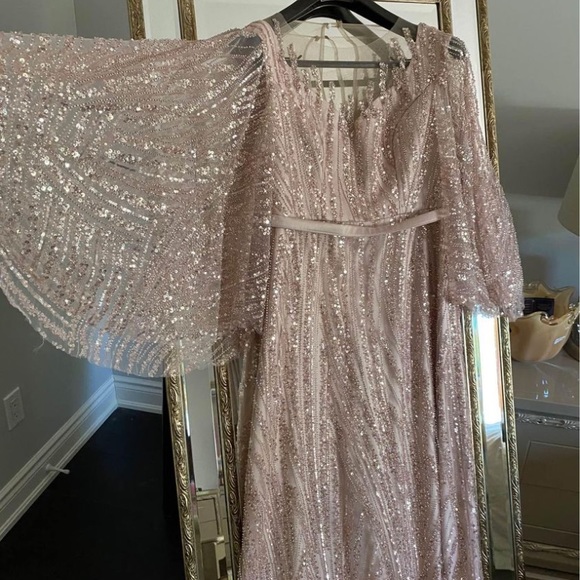 Dress 😱😱😱😱😱 - Picture 3 of 3